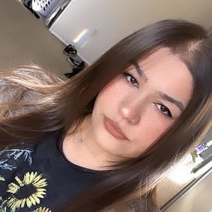 Meet your Posher, Lara